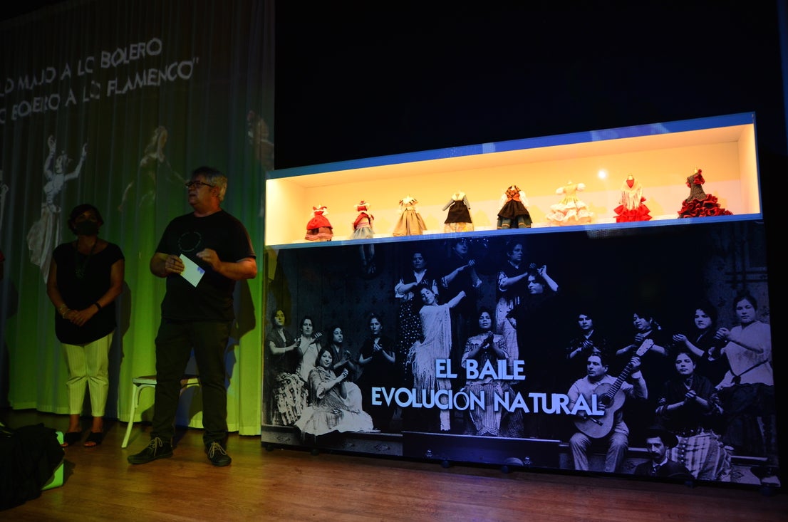 Fotos: Exposición sobre la historia del traje de baile, en Huétor