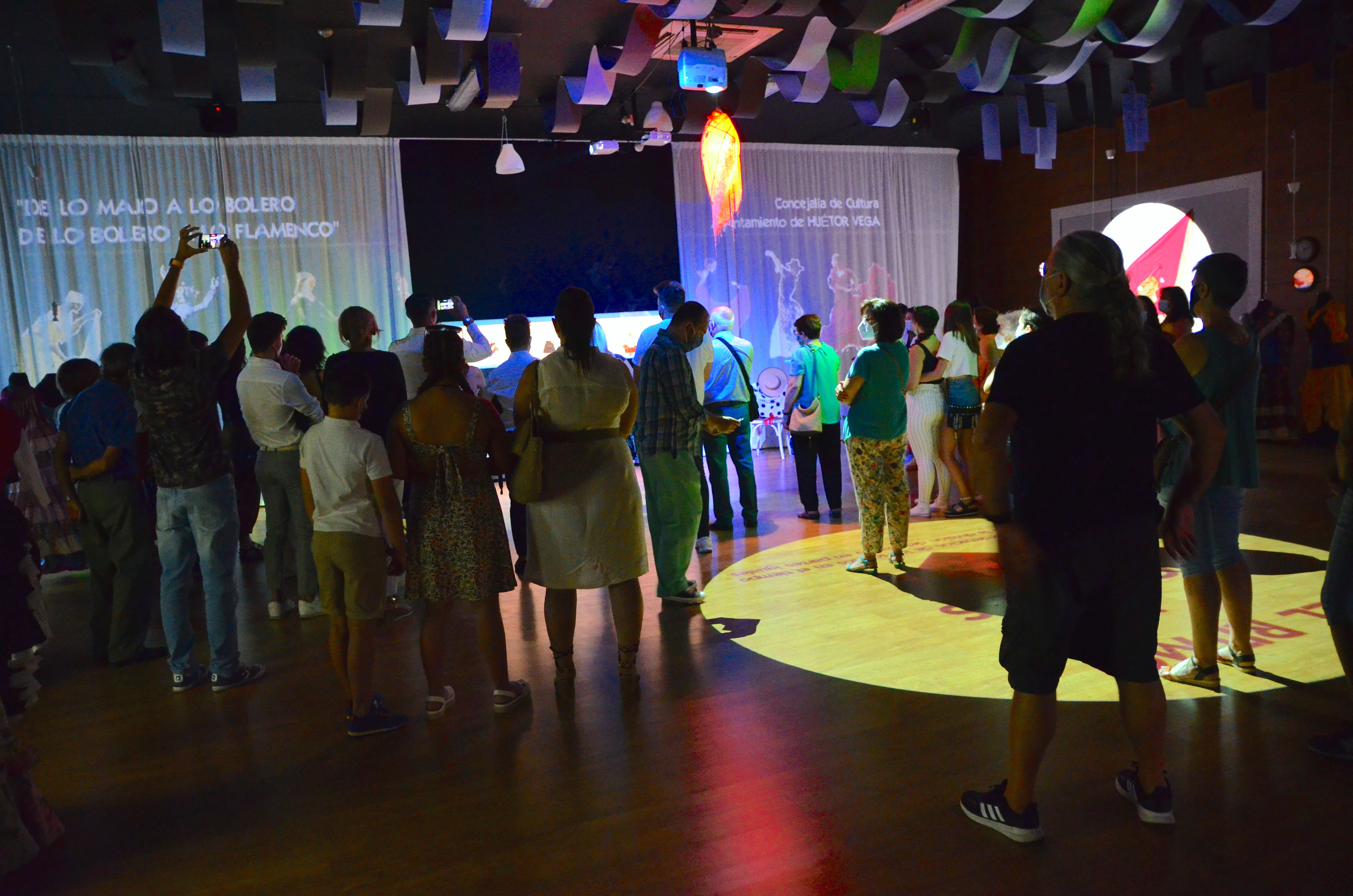 Fotos: Exposición sobre la historia del traje de baile, en Huétor