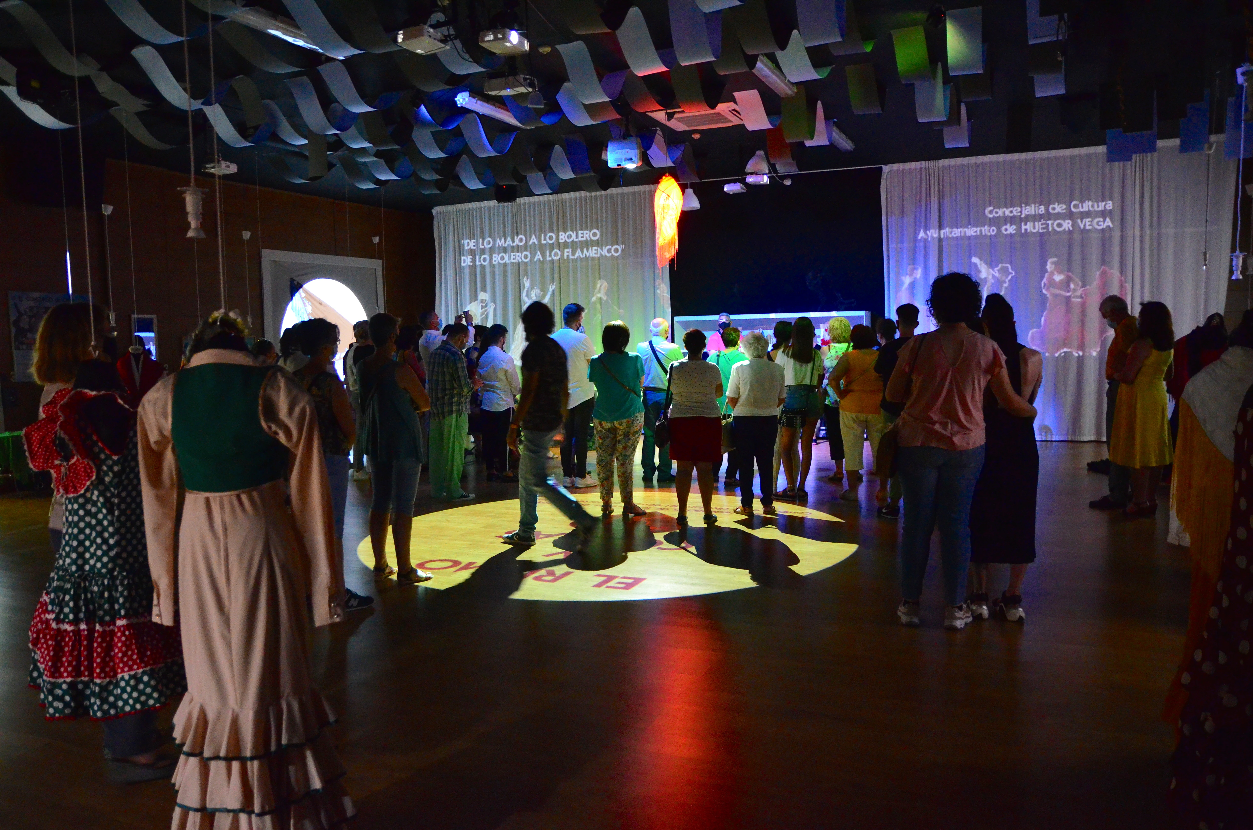 Fotos: Exposición sobre la historia del traje de baile, en Huétor