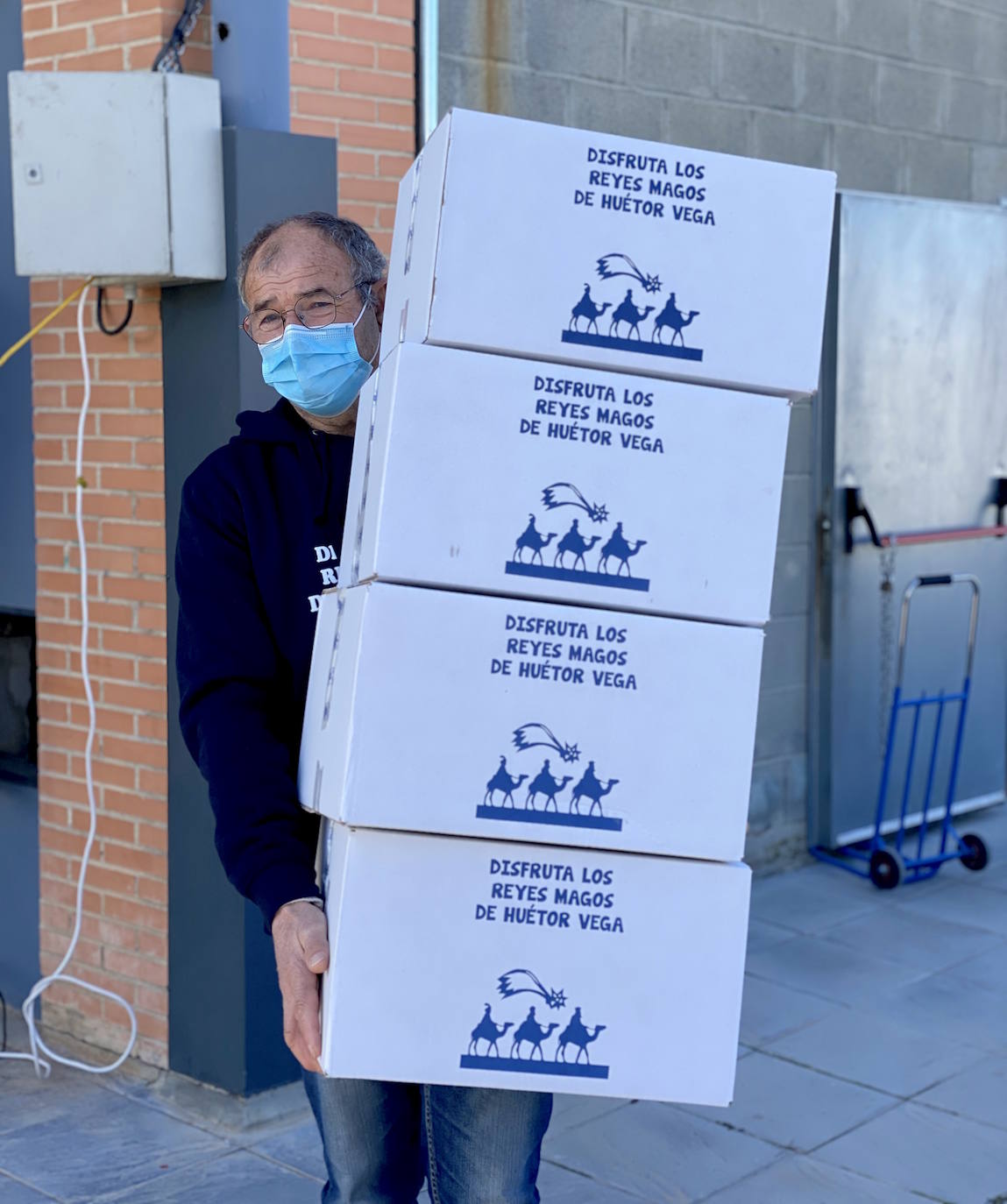 La visita más atípica de los Reyes Magos en Huétor Vega.