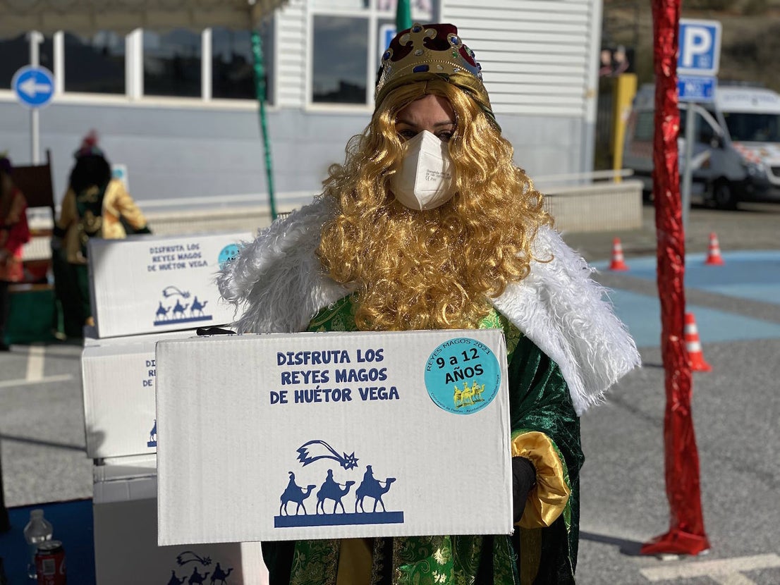 La visita más atípica de los Reyes Magos en Huétor Vega.