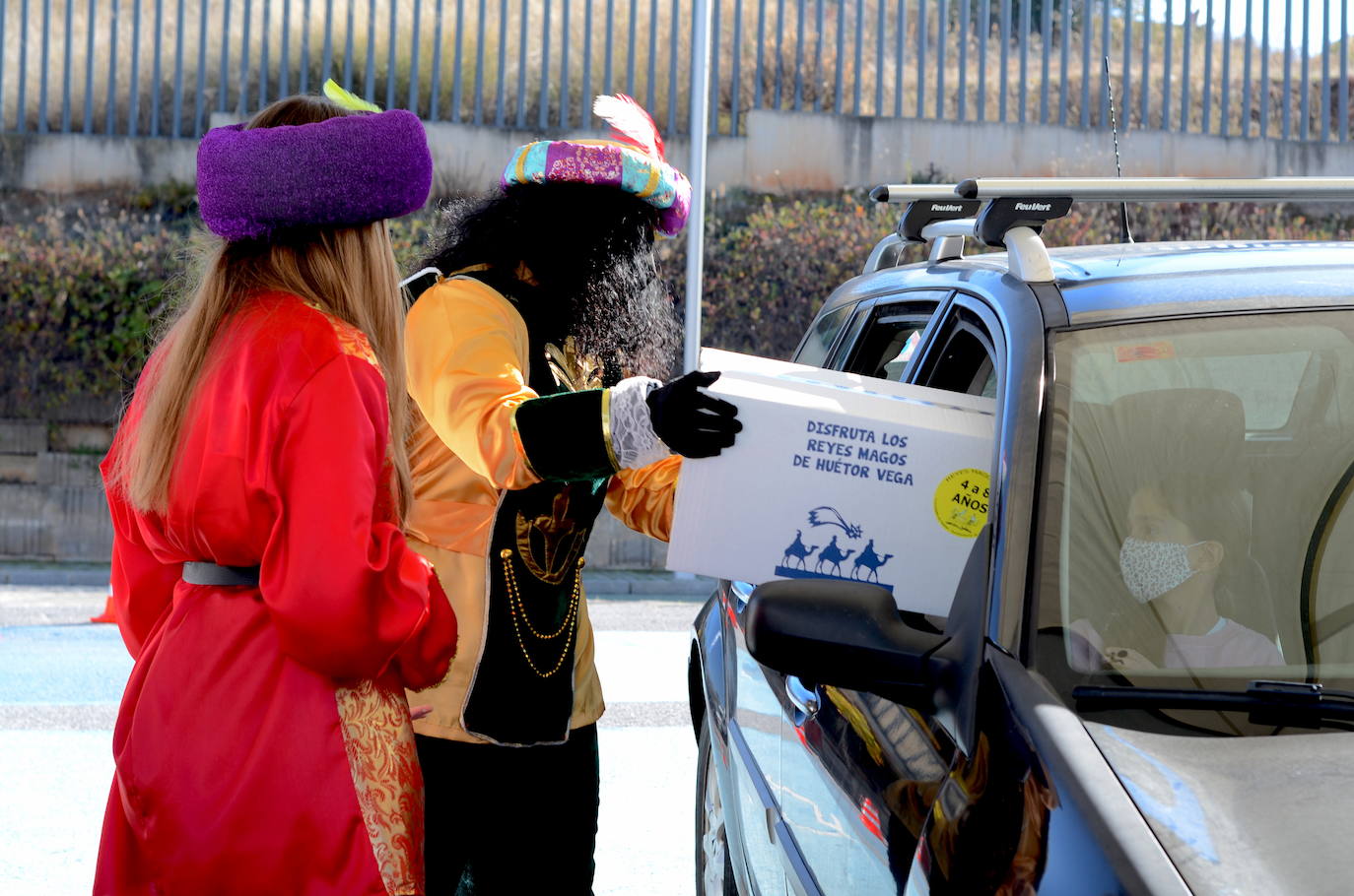 La visita más atípica de los Reyes Magos en Huétor Vega.