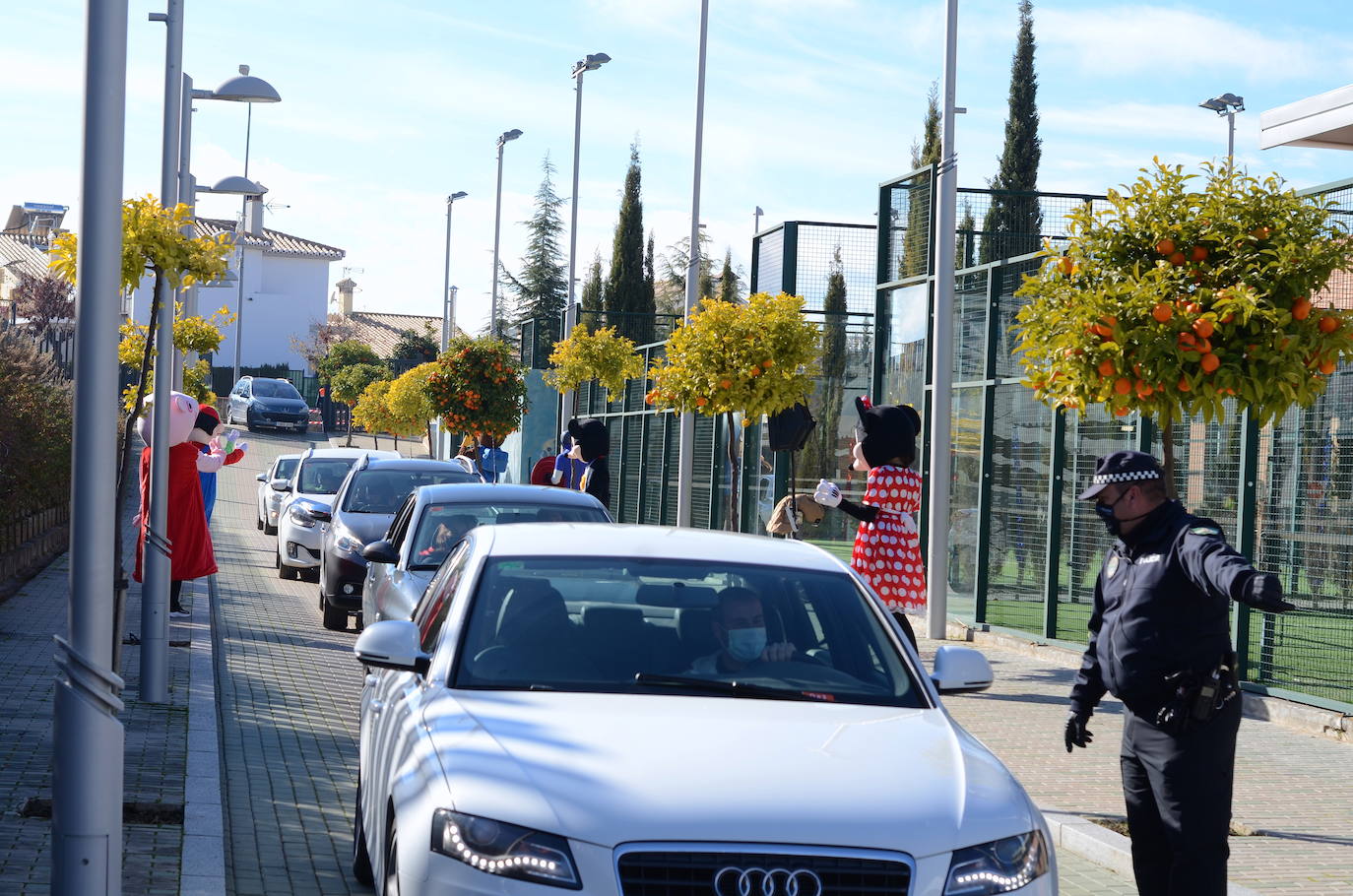 La visita más atípica de los Reyes Magos en Huétor Vega.