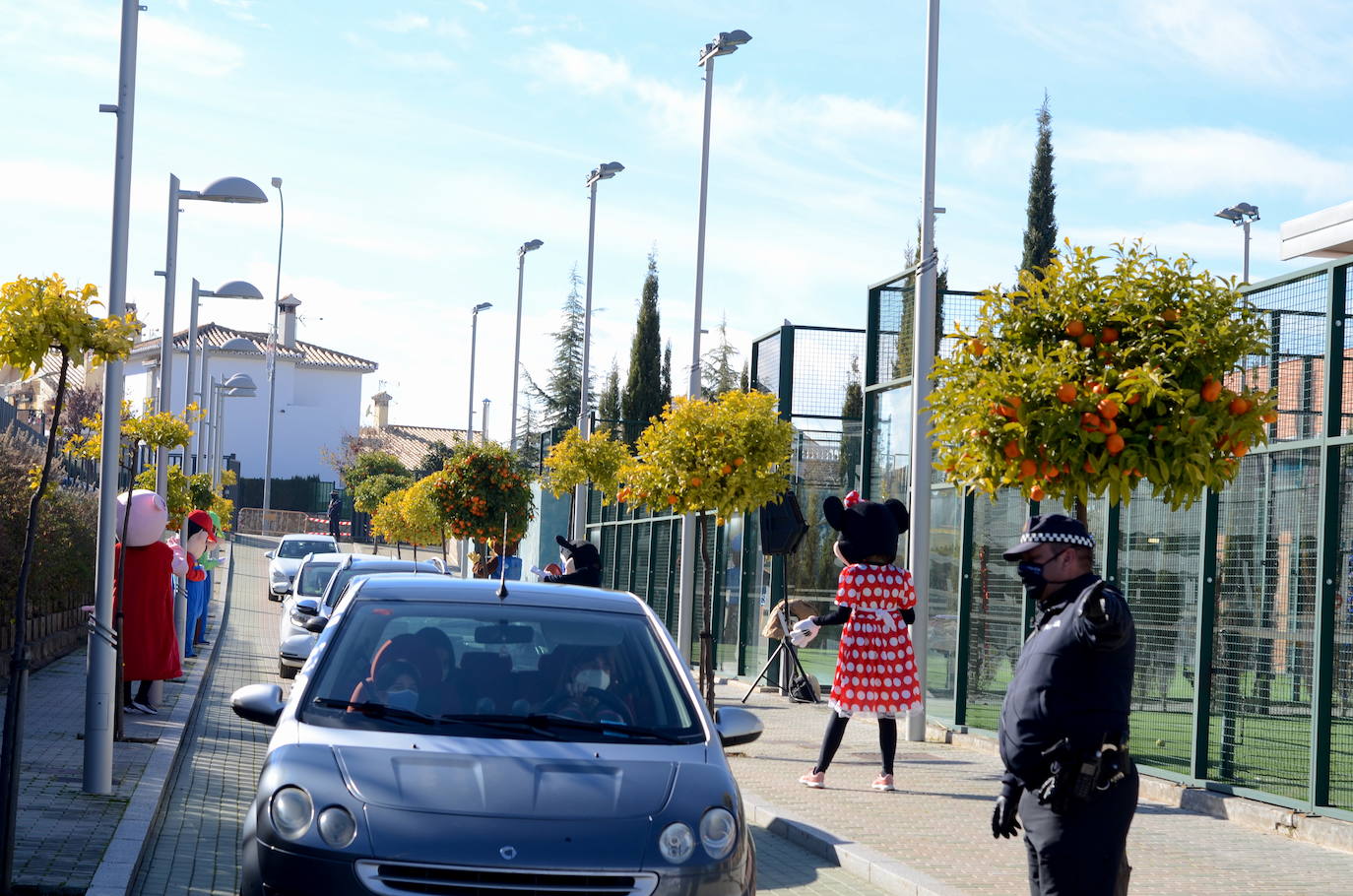 La visita más atípica de los Reyes Magos en Huétor Vega.