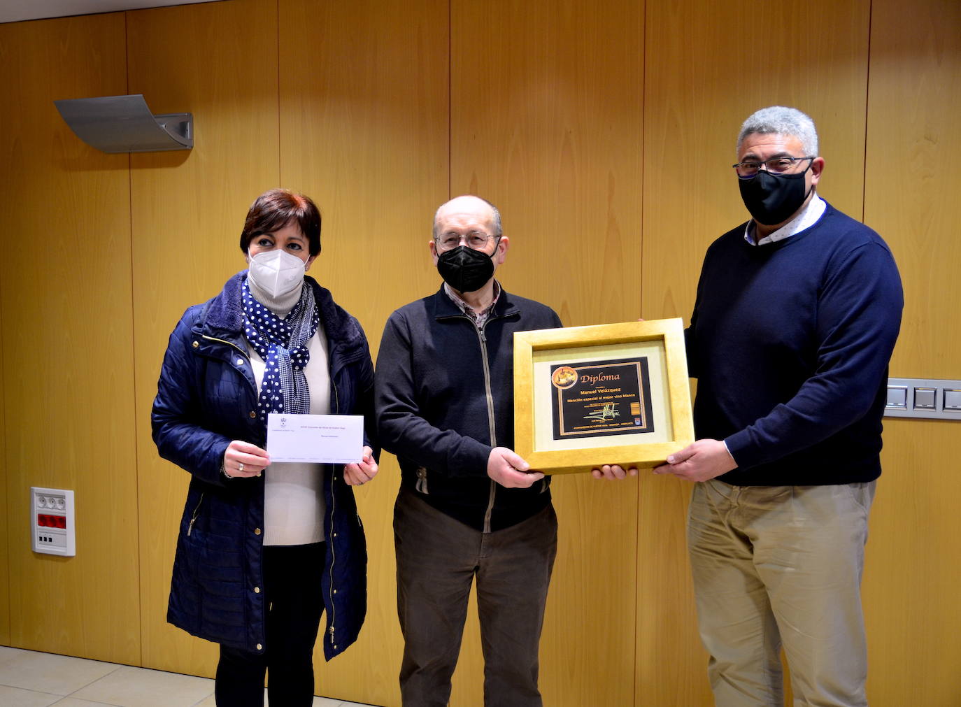 Manuel Velázquez, mención especial al vino blanco.