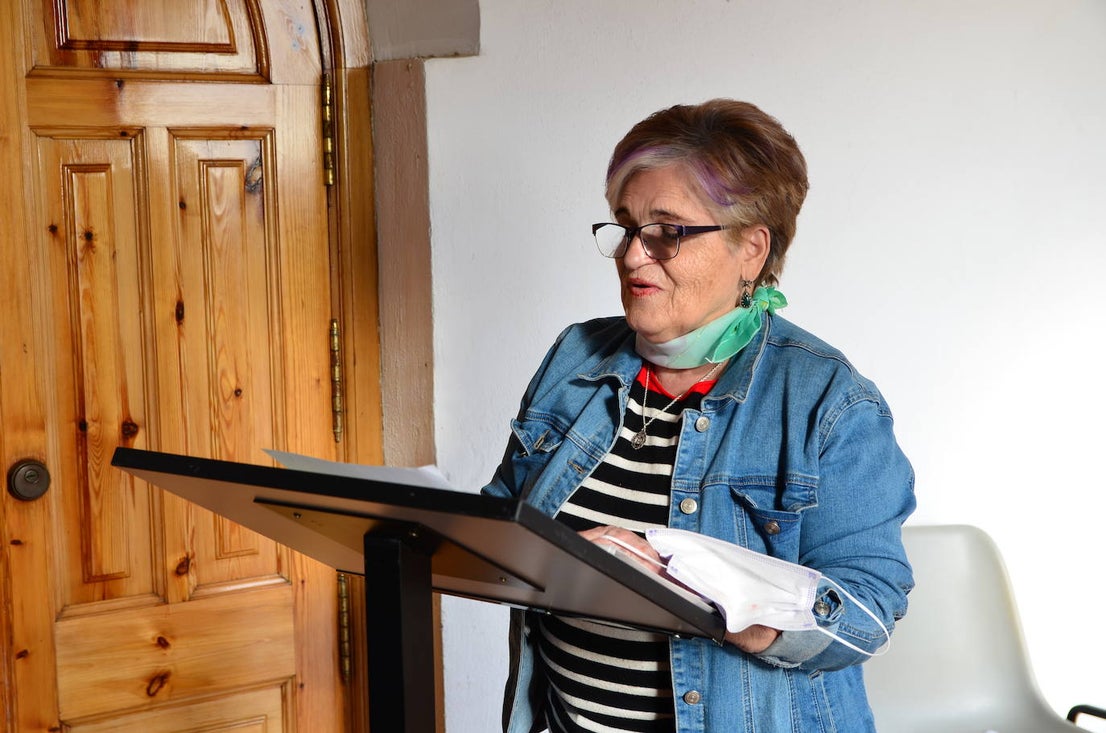 Lectura poética de la asociación de mujeres Vesci en Huerta Cercada.