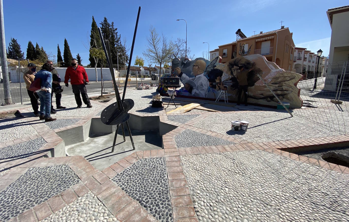 El Niño de las Pinturas, trabajando esta semana en la nueva plaza David Zaafra de Huétor Vega.