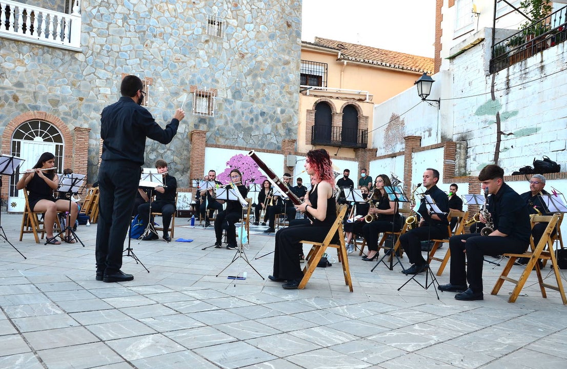 La Banda de Música de Huétor Vega tocó pasodobles clásicos y recientes.