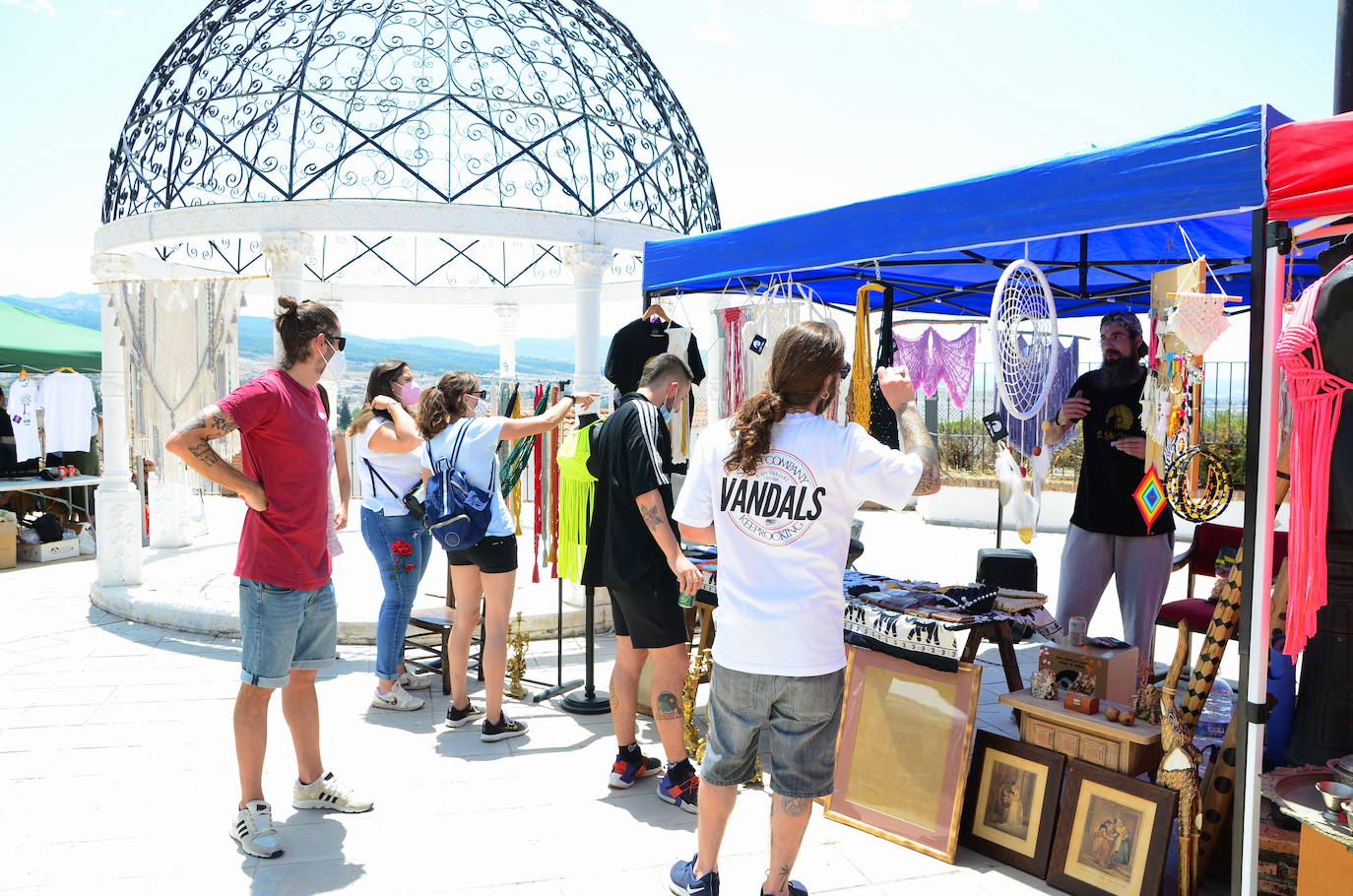 Artesanos de Huétor Vega, reunidos por primera vez en una feria.
