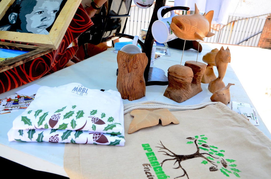 Artesanos de Huétor Vega, reunidos por primera vez en una feria.