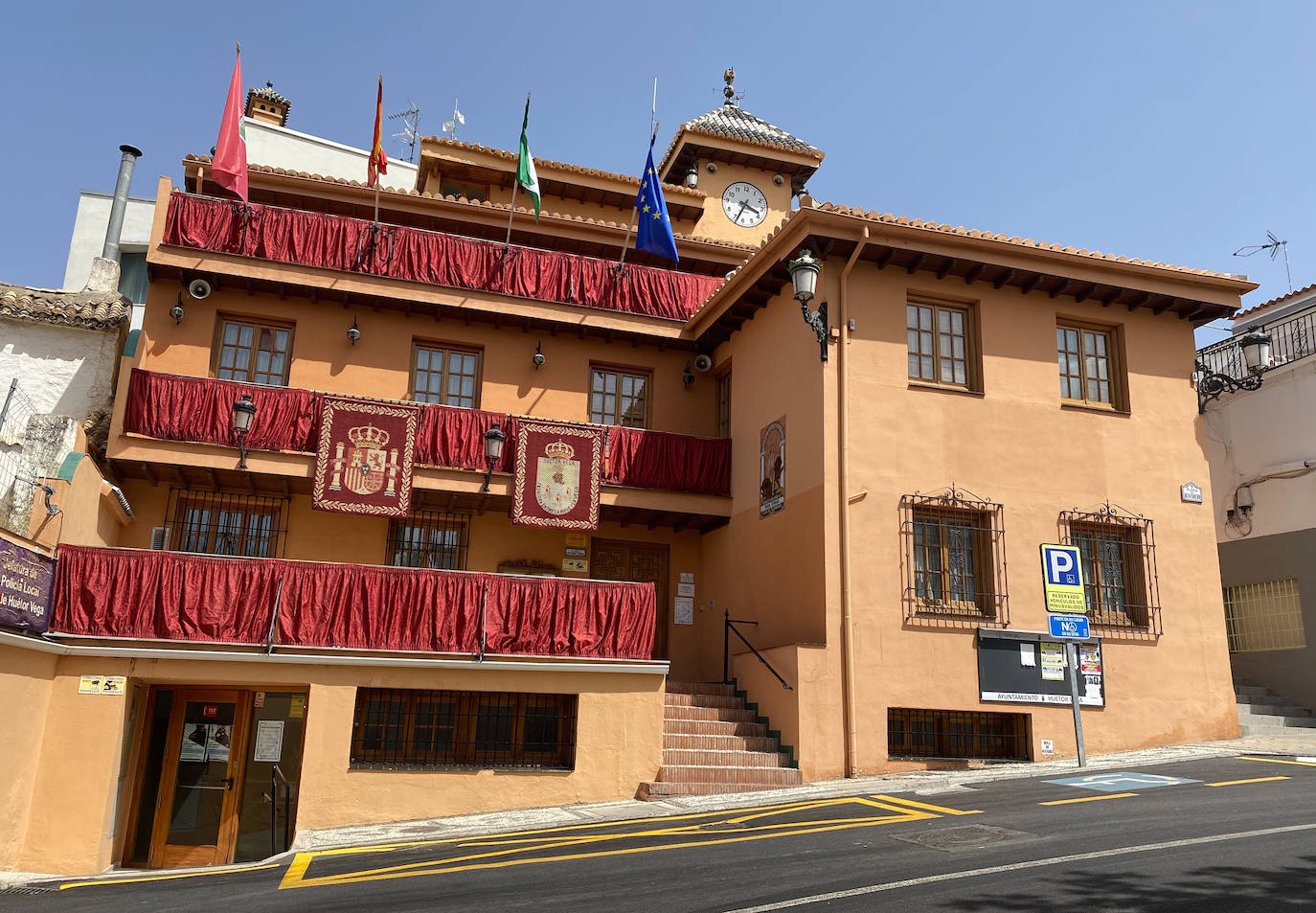 El Consistorio, engalanado.