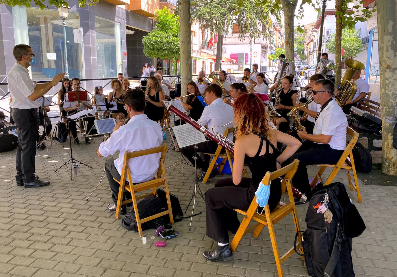 Concierto de la Banda de Música en la plaza de la Iglesia.