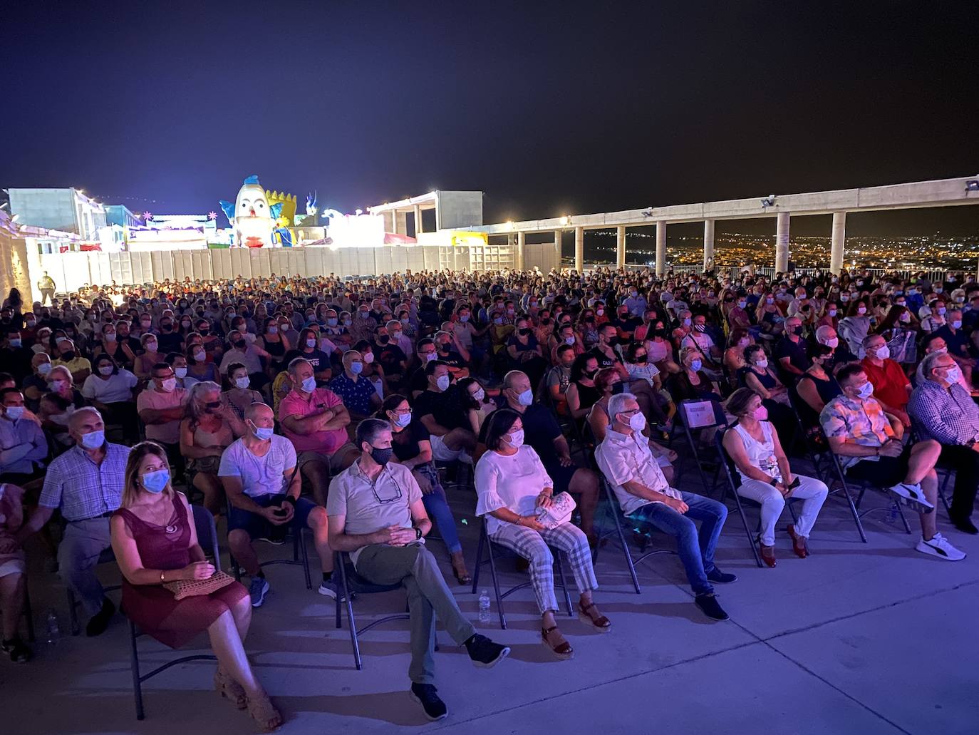 El espectáculo de humor de El Comandante Lara triunfó a lo grande.