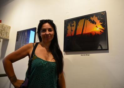 Imagen secundaria 1 - (1) Inauguración de la exposición. (2) La participante Ana de Mingo, con su atardecer. (3) Guadalupe Martín, la profesora.
