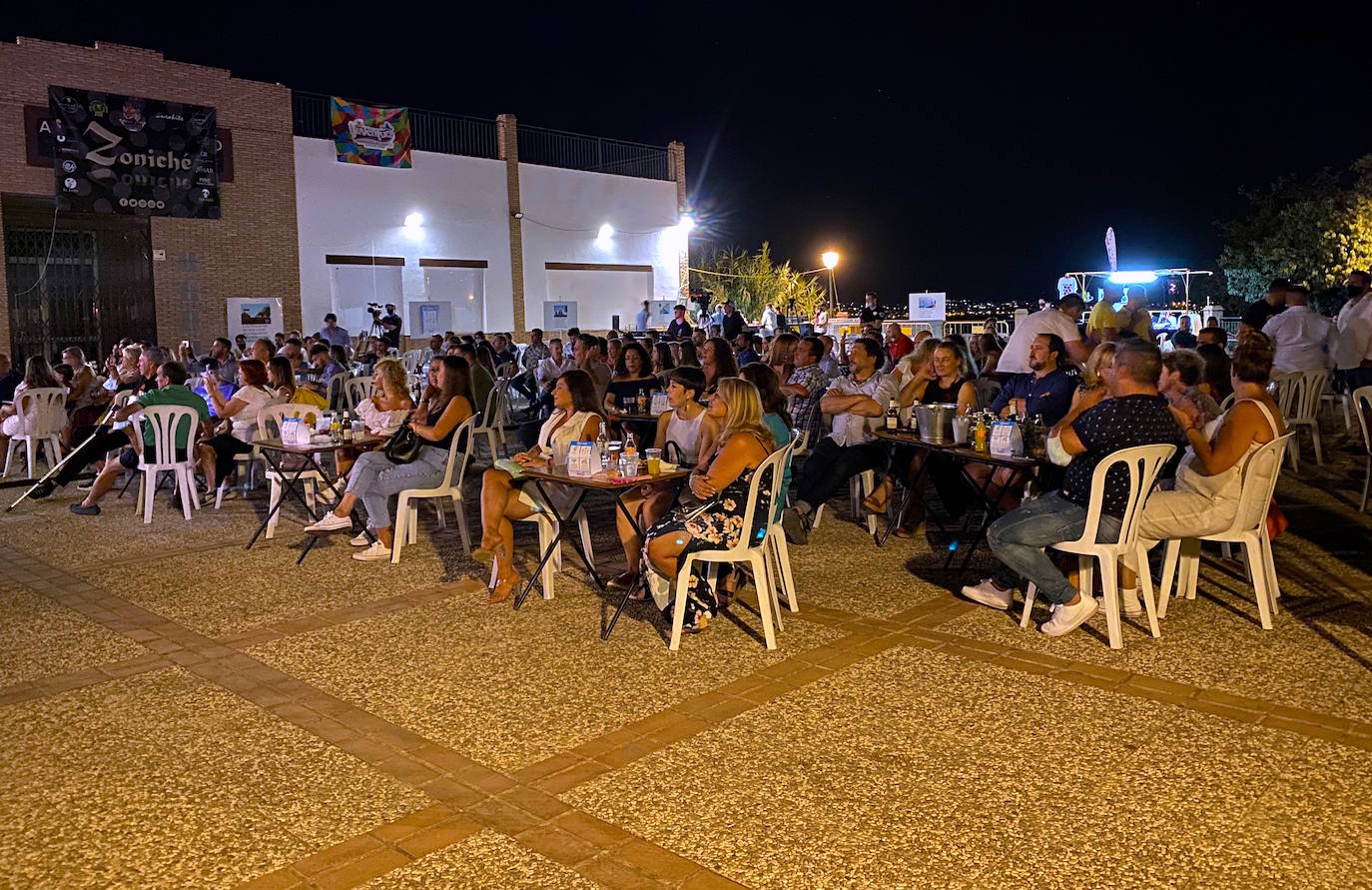 Fotos: Zoniché debutan a lo grande en Huétor Vega