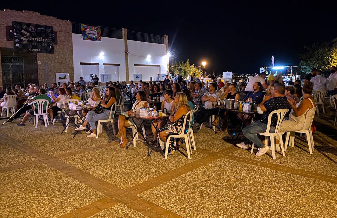 Fotos: Zoniché debutan a lo grande en Huétor Vega