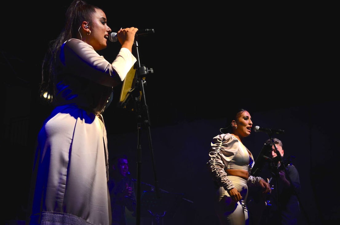 Fotos: Zoniché debutan a lo grande en Huétor Vega
