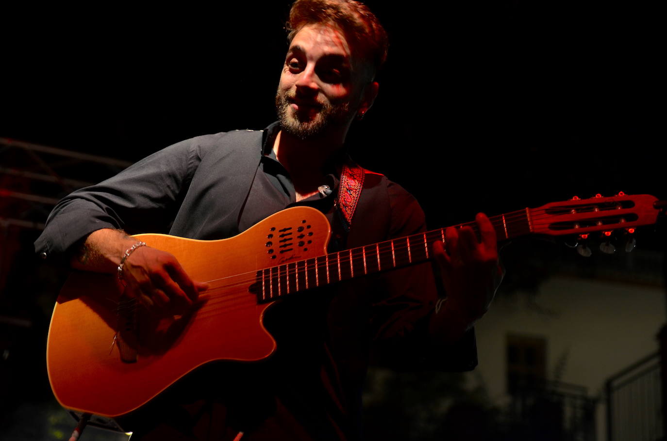 Fotos: Zoniché debutan a lo grande en Huétor Vega
