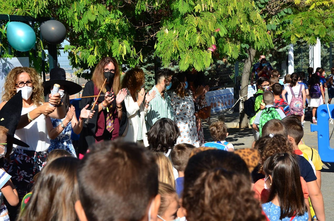 Fotos: La delegada de Educación asiste a la vuelta al 'cole' en Huétor Vega