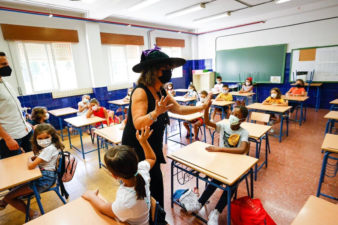 Fotos: La delegada de Educación asiste a la vuelta al 'cole' en Huétor Vega
