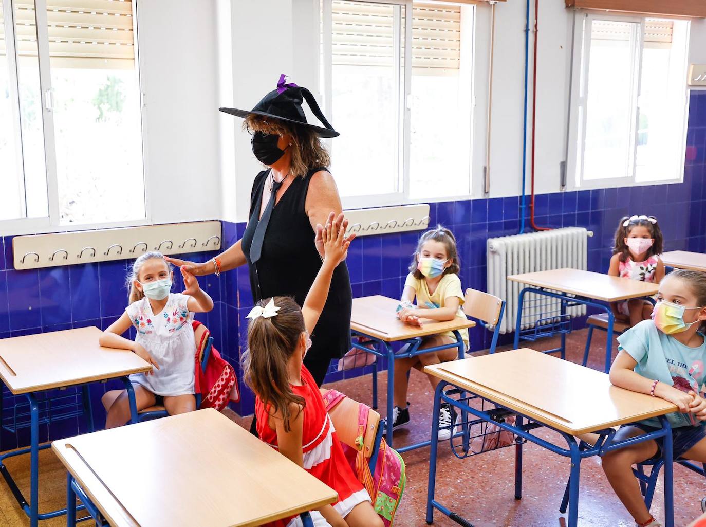 Fotos: La delegada de Educación asiste a la vuelta al 'cole' en Huétor Vega