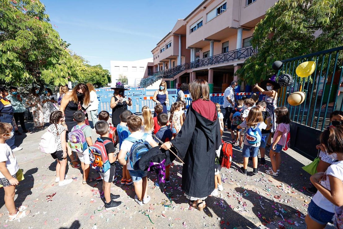Fotos: La delegada de Educación asiste a la vuelta al 'cole' en Huétor Vega