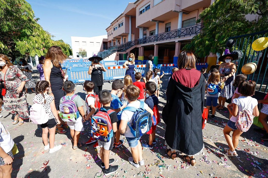 Fotos: La delegada de Educación asiste a la vuelta al 'cole' en Huétor Vega