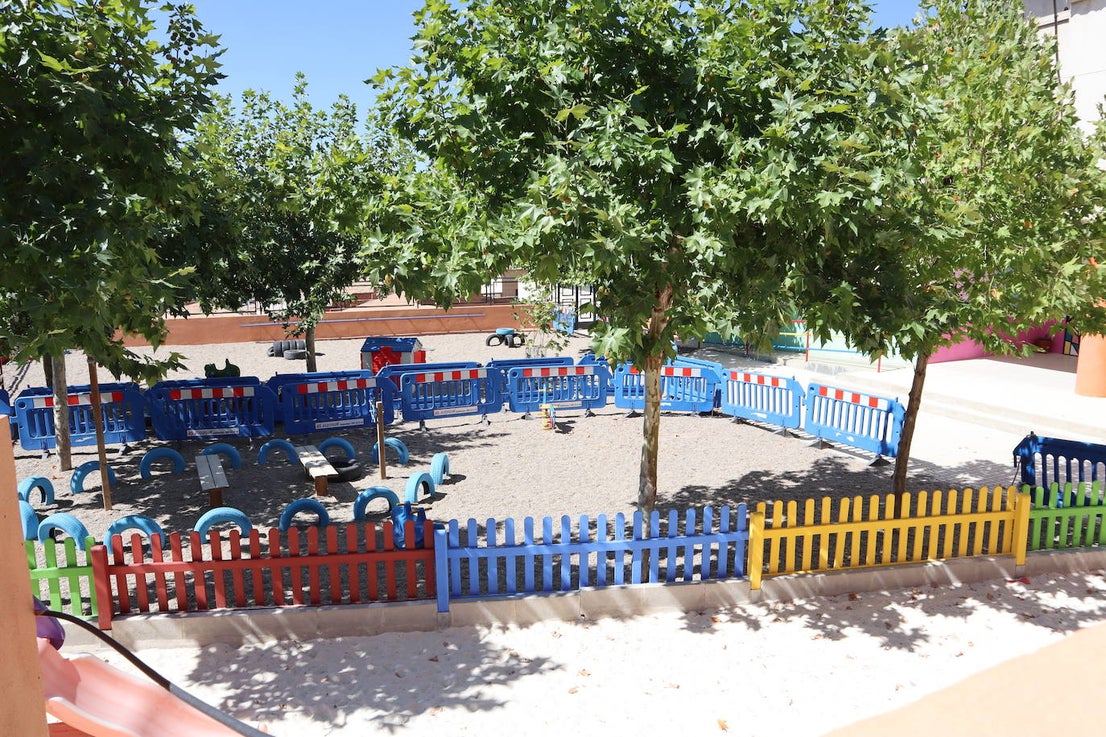 Fotos: Puesta a punto de los colegios de Huétor Vega