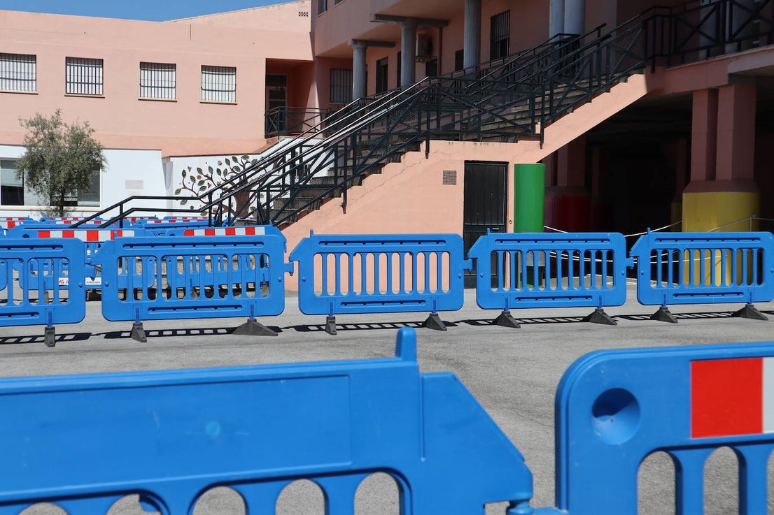 Fotos: Puesta a punto de los colegios de Huétor Vega