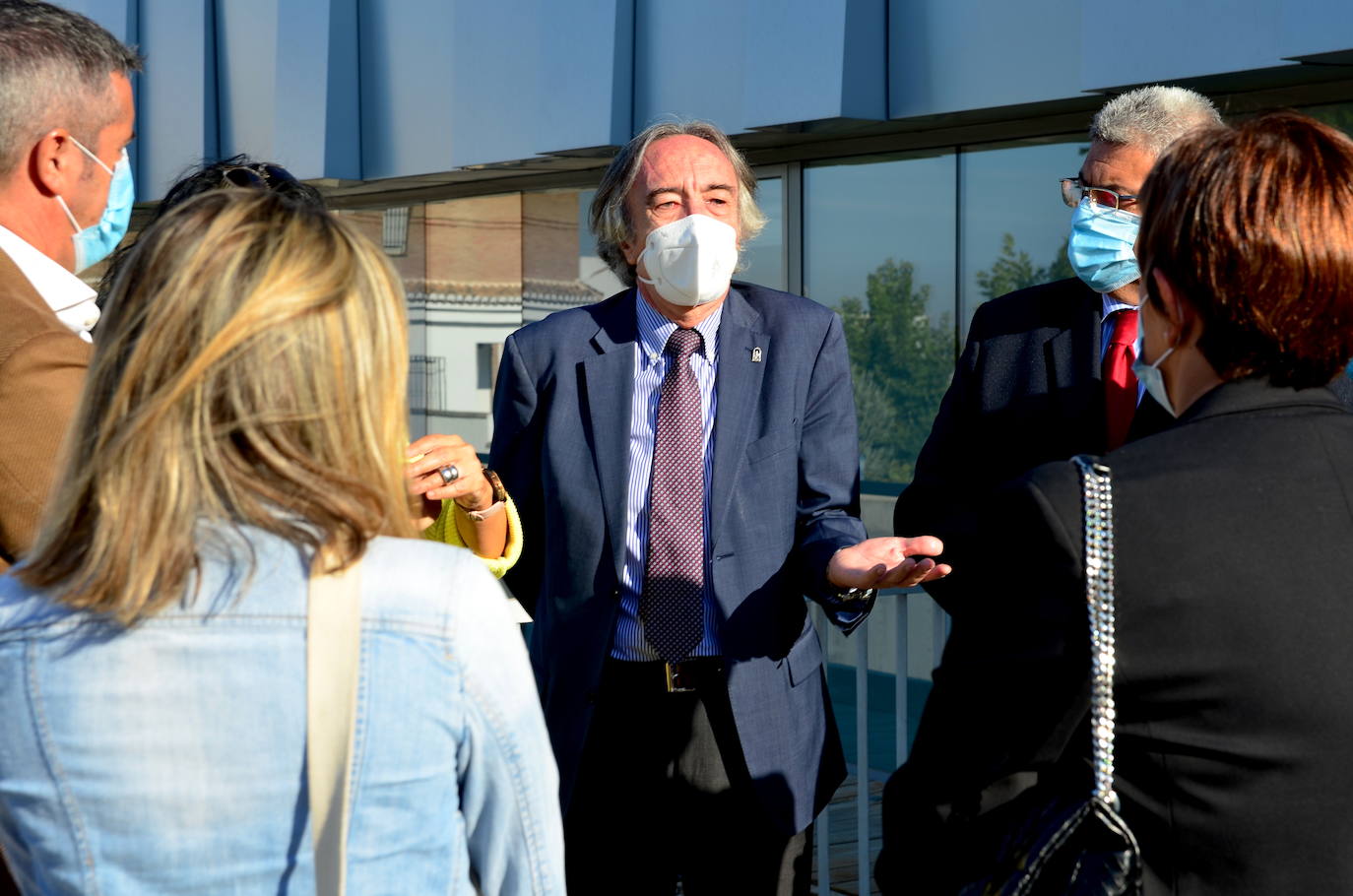 Fotos: El delegado de Salud visita el servicio de rayos X del centro médico de Huétor Vega