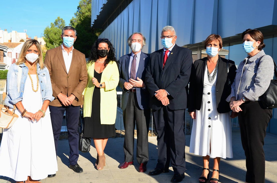 Fotos: El delegado de Salud visita el servicio de rayos X del centro médico de Huétor Vega