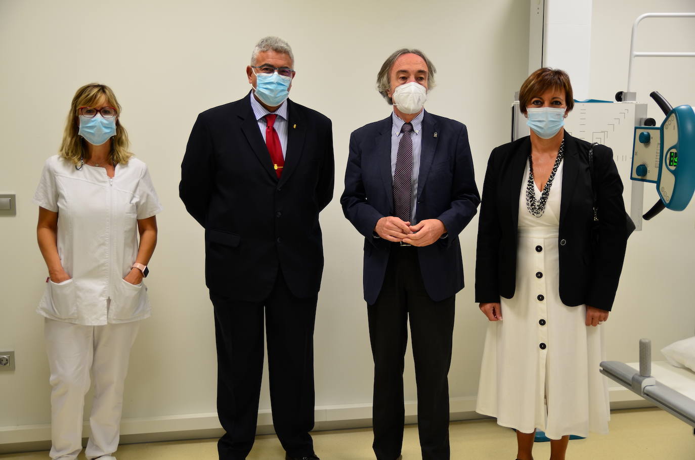 Fotos: El delegado de Salud visita el servicio de rayos X del centro médico de Huétor Vega