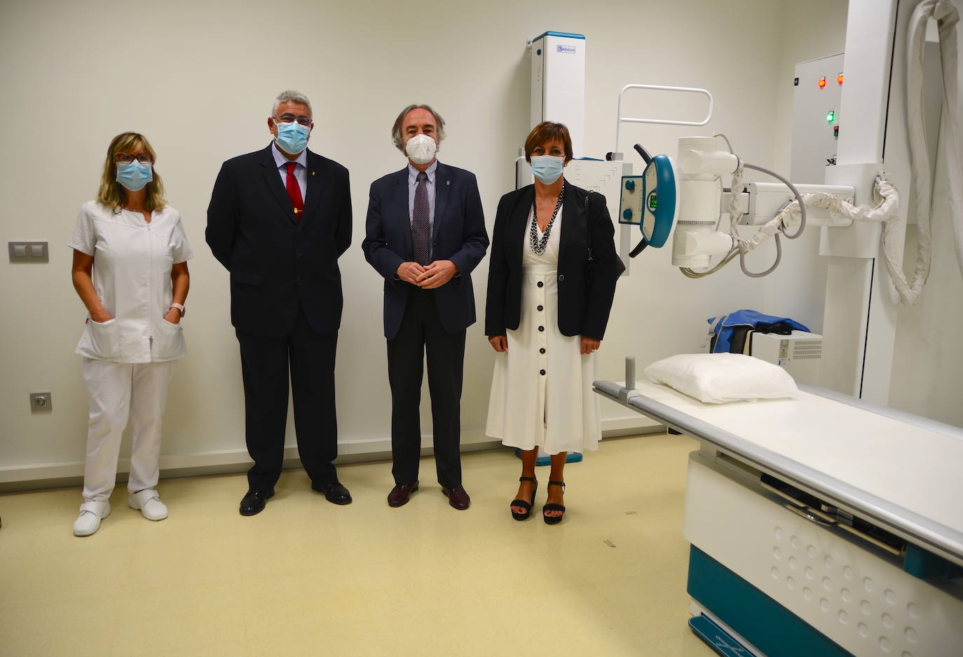 Fotos: El delegado de Salud visita el servicio de rayos X del centro médico de Huétor Vega