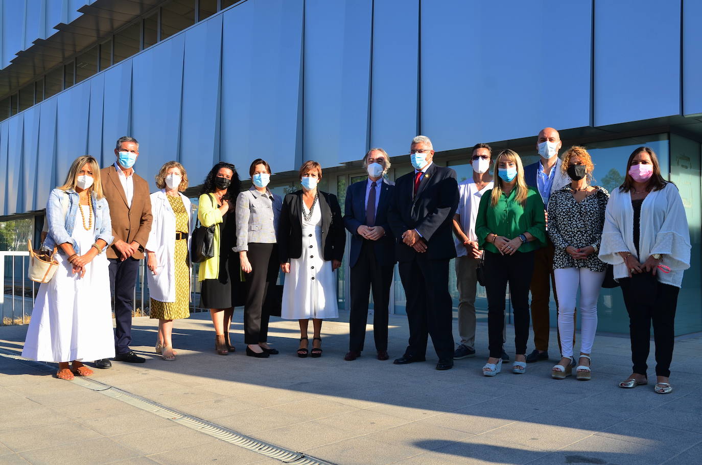 Representantes del Ayuntamiento de Huétor Vega y del Distrito Sanitario Granada-Metropolitano.