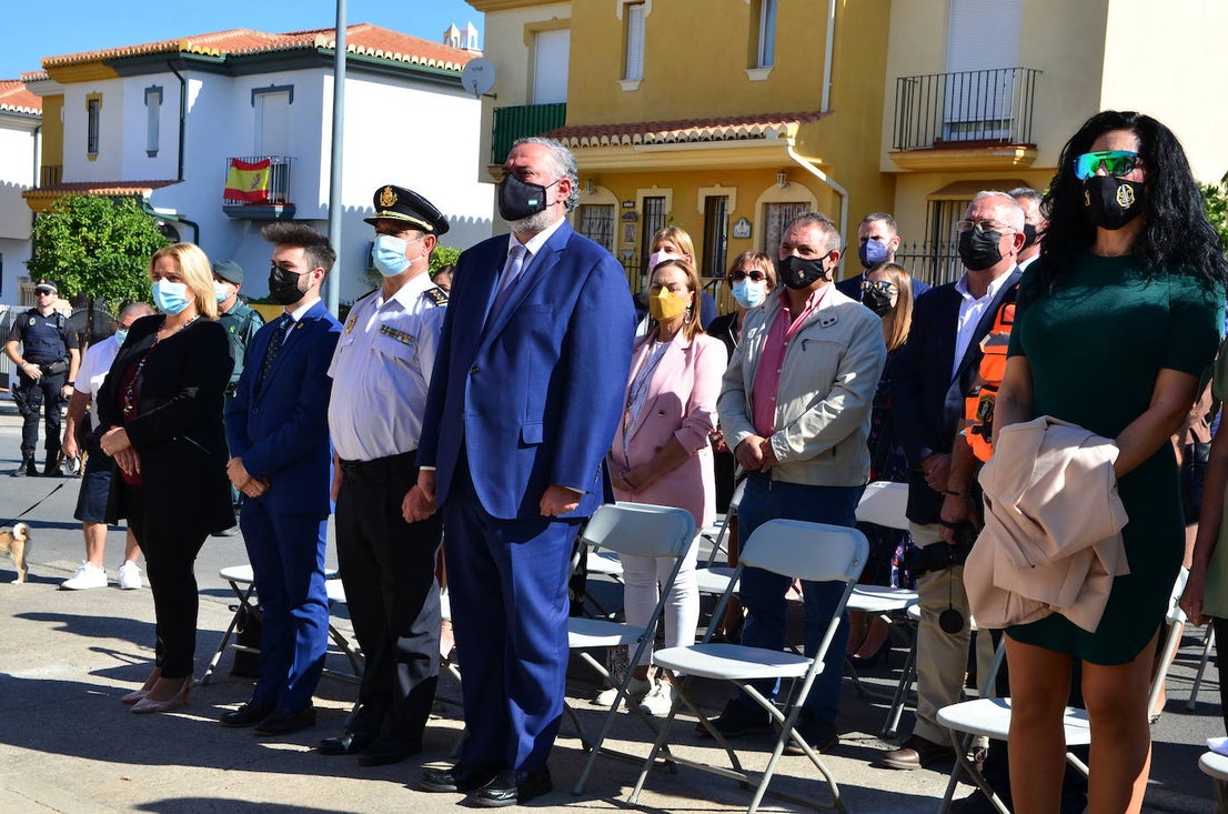 Fotos: Inauguración del monolito y la plaza en memoria del agente Arcos en Huétor Vega