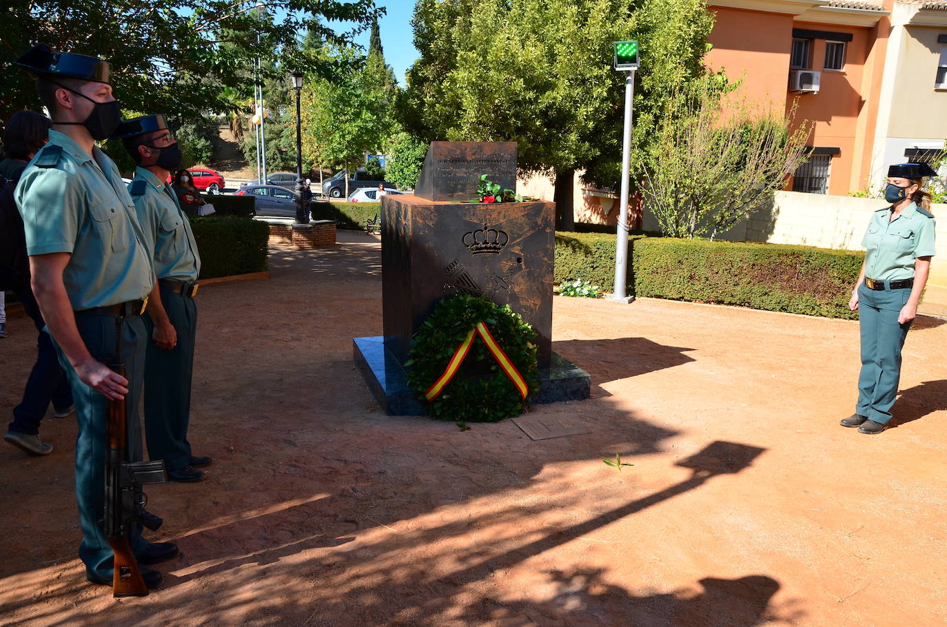 Fotos: Inauguración del monolito y la plaza en memoria del agente Arcos en Huétor Vega