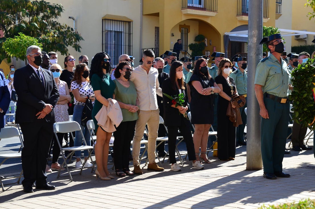 Fotos: Inauguración del monolito y la plaza en memoria del agente Arcos en Huétor Vega