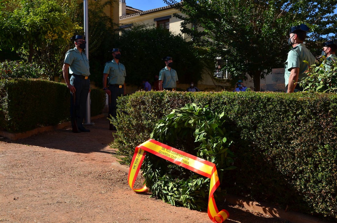 Fotos: Inauguración del monolito y la plaza en memoria del agente Arcos en Huétor Vega