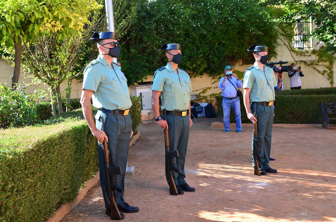 Fotos: Inauguración del monolito y la plaza en memoria del agente Arcos en Huétor Vega