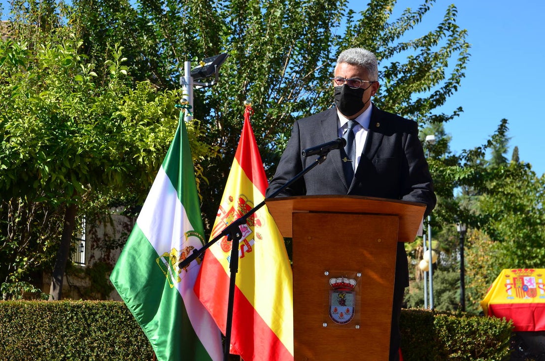 Fotos: Inauguración del monolito y la plaza en memoria del agente Arcos en Huétor Vega
