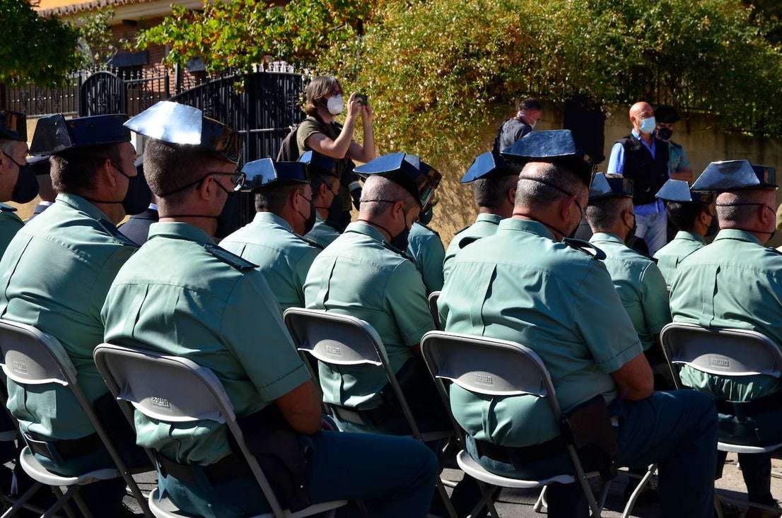 Fotos: Inauguración del monolito y la plaza en memoria del agente Arcos en Huétor Vega
