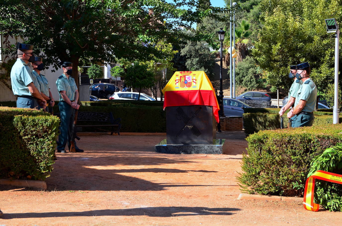 Fotos: Inauguración del monolito y la plaza en memoria del agente Arcos en Huétor Vega