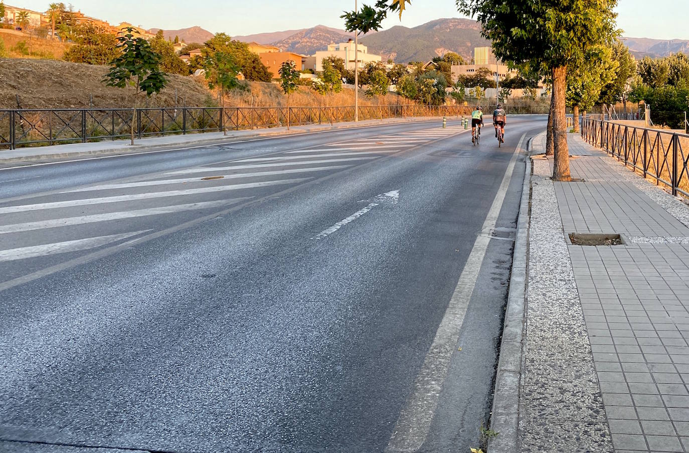 Avenida de Andalucía, a la entrada de Huétor Vega.