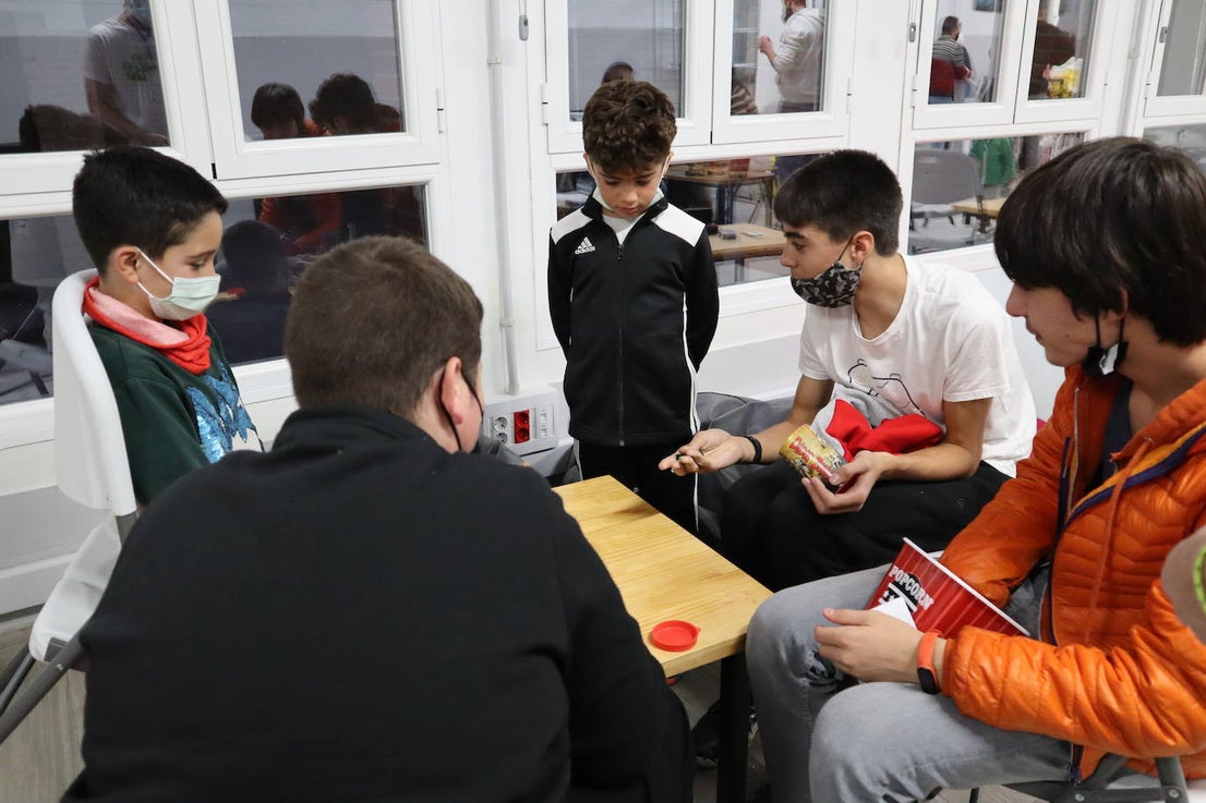 Fotos: Juegos 'sin cobertura' en el Espacio Joven de Huétor