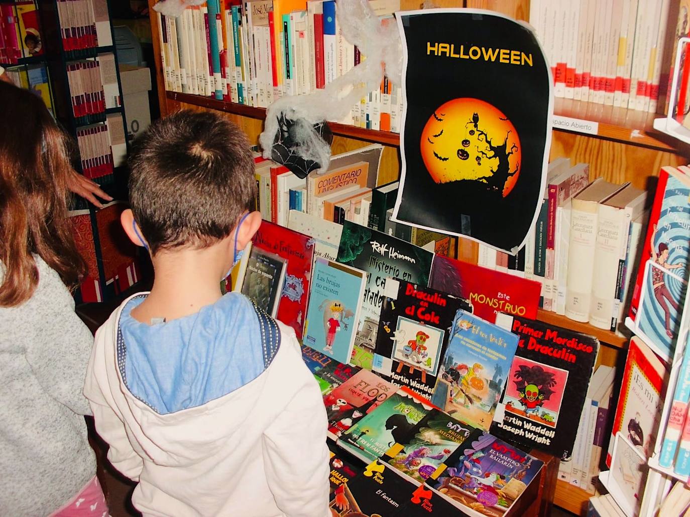Rincón temático del 'Mes de Halloween'.