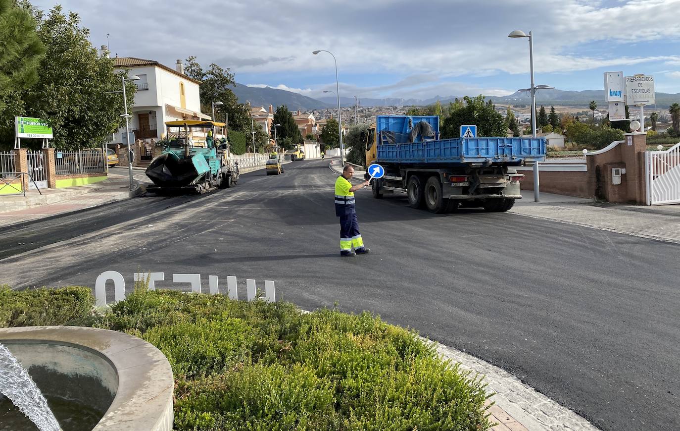 Labores de asfaltado en la avenida de Andalucía.