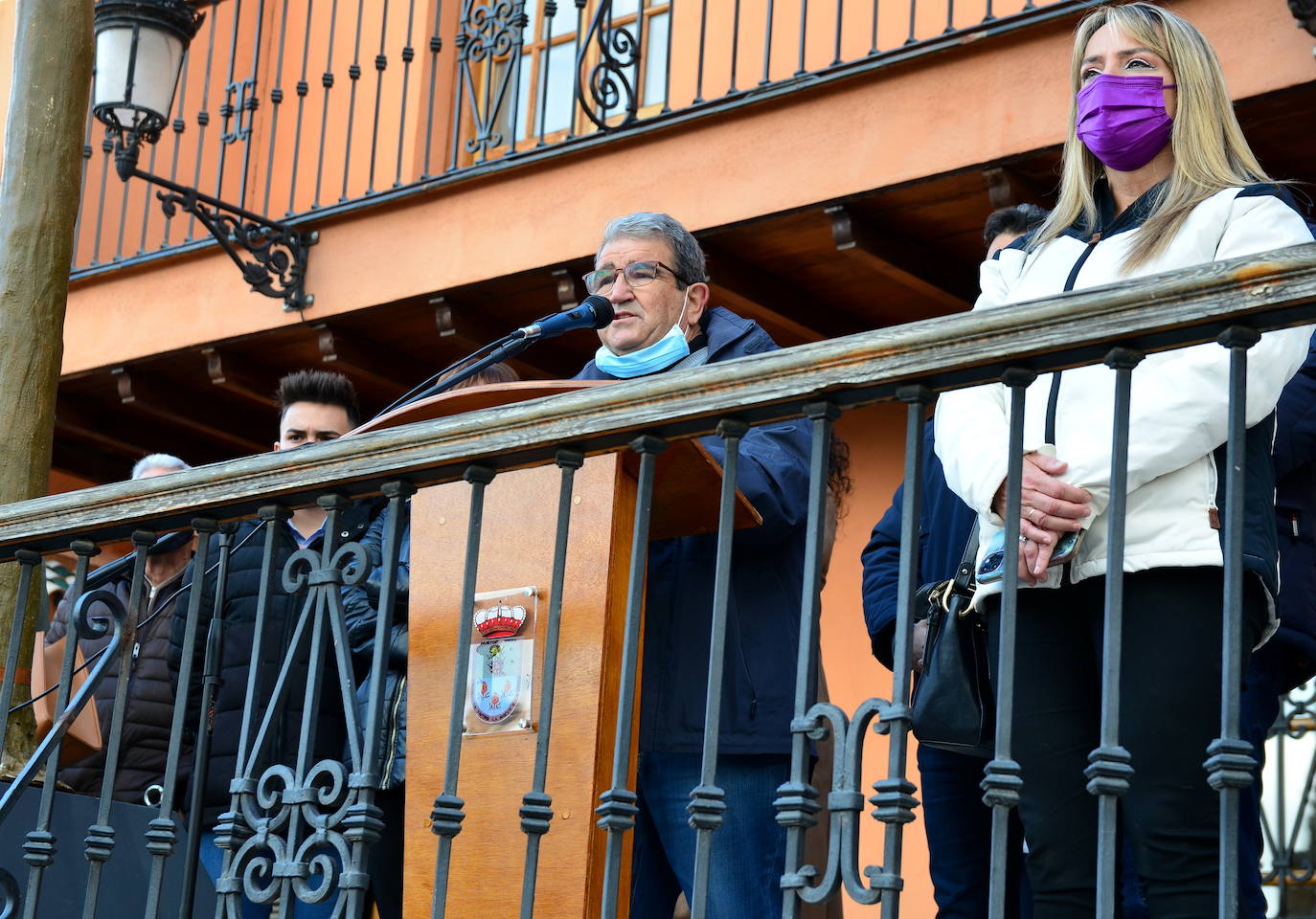 Fotos: Los estudiantes de Huétor Vega alzan la voz contra la violencia de género