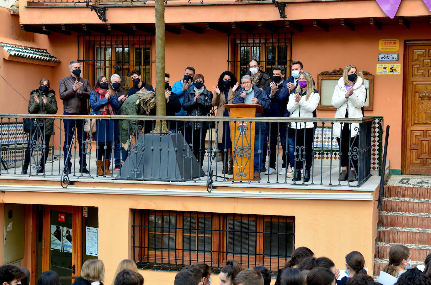 Fotos: Los estudiantes de Huétor Vega alzan la voz contra la violencia de género