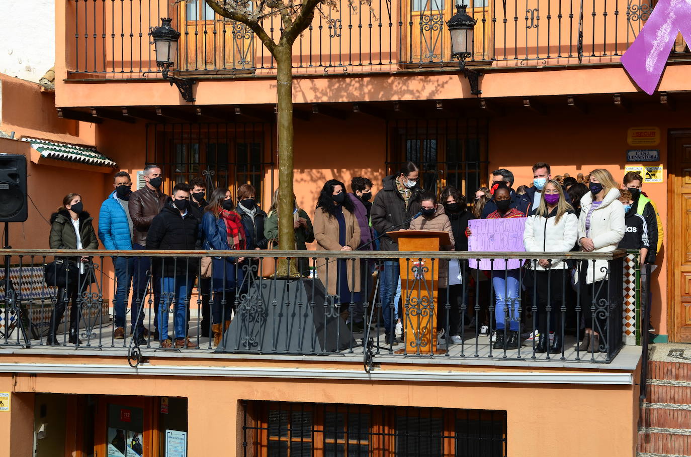 Fotos: Los estudiantes de Huétor Vega alzan la voz contra la violencia de género