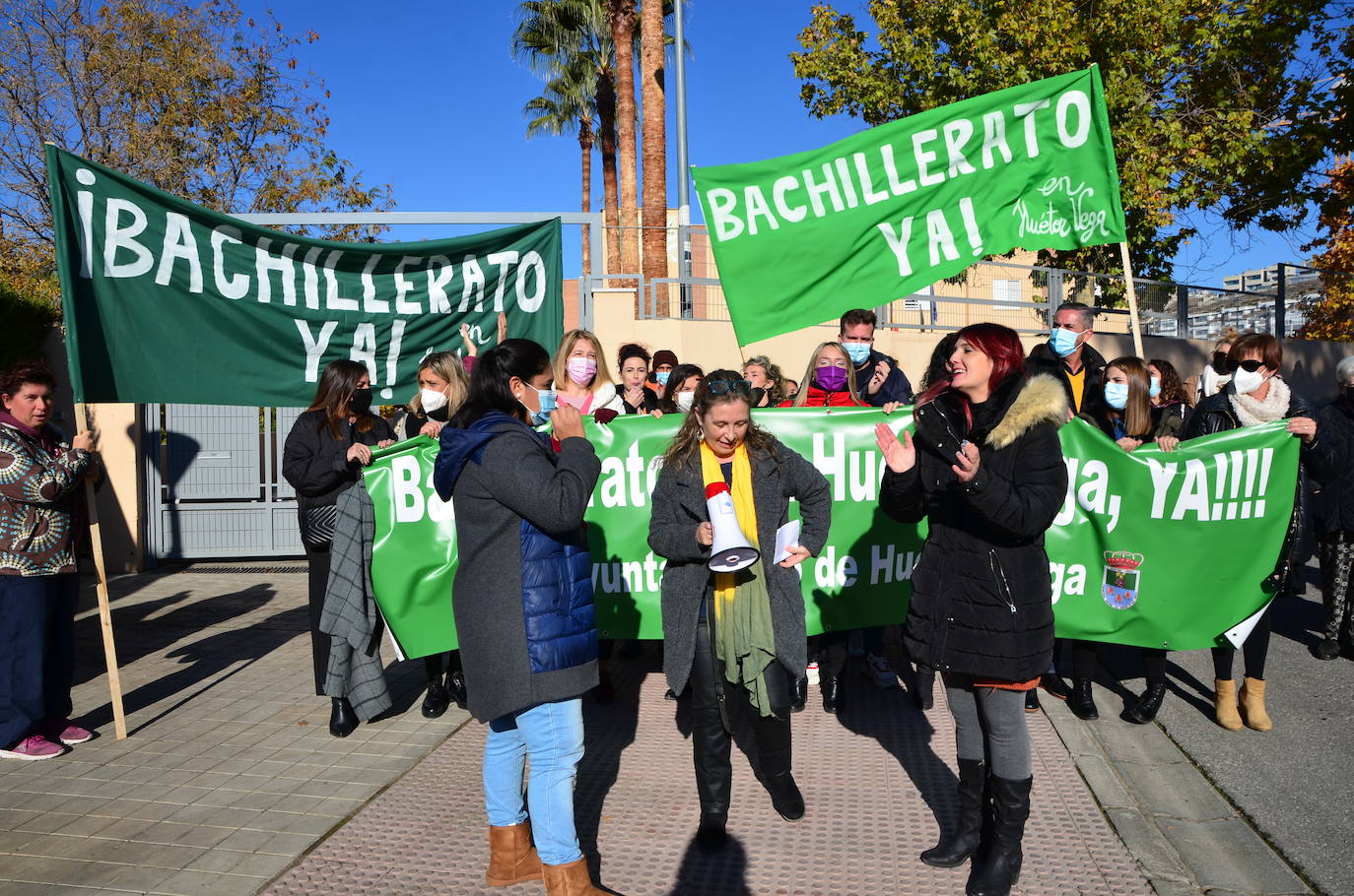 Fotos: Concentración para pedir Bachillerato en Huétor Vega